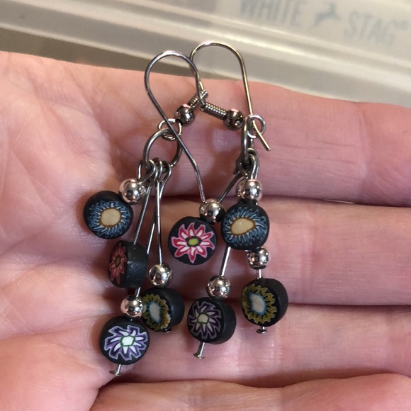 Set of (5) Costume Pierced Earrings - Picture 12 of 15